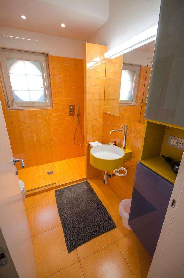 Luxury 65Mq Under The Two Towers Apartment Bologna Ngoại thất bức ảnh